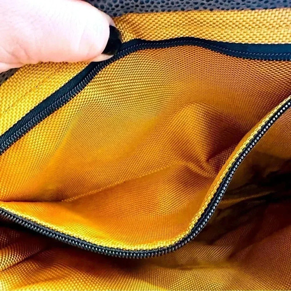 Haiku by Sharon Eisenhauer Floral To-Go Messenger/Crossbody - Picture 5 of 9